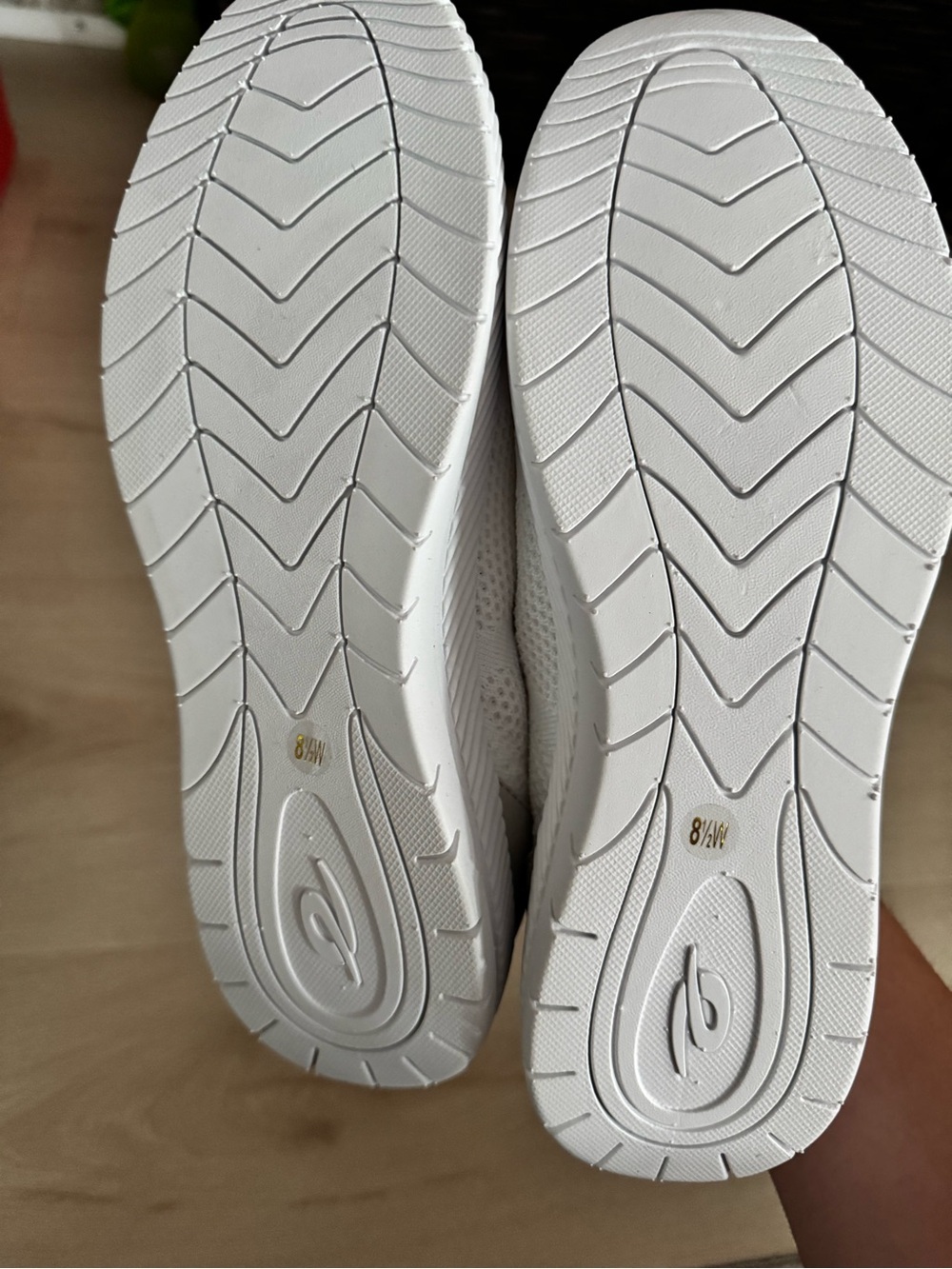 Easy Spirit Women's White Knit Slip-On Flats - Picture 5 of 7